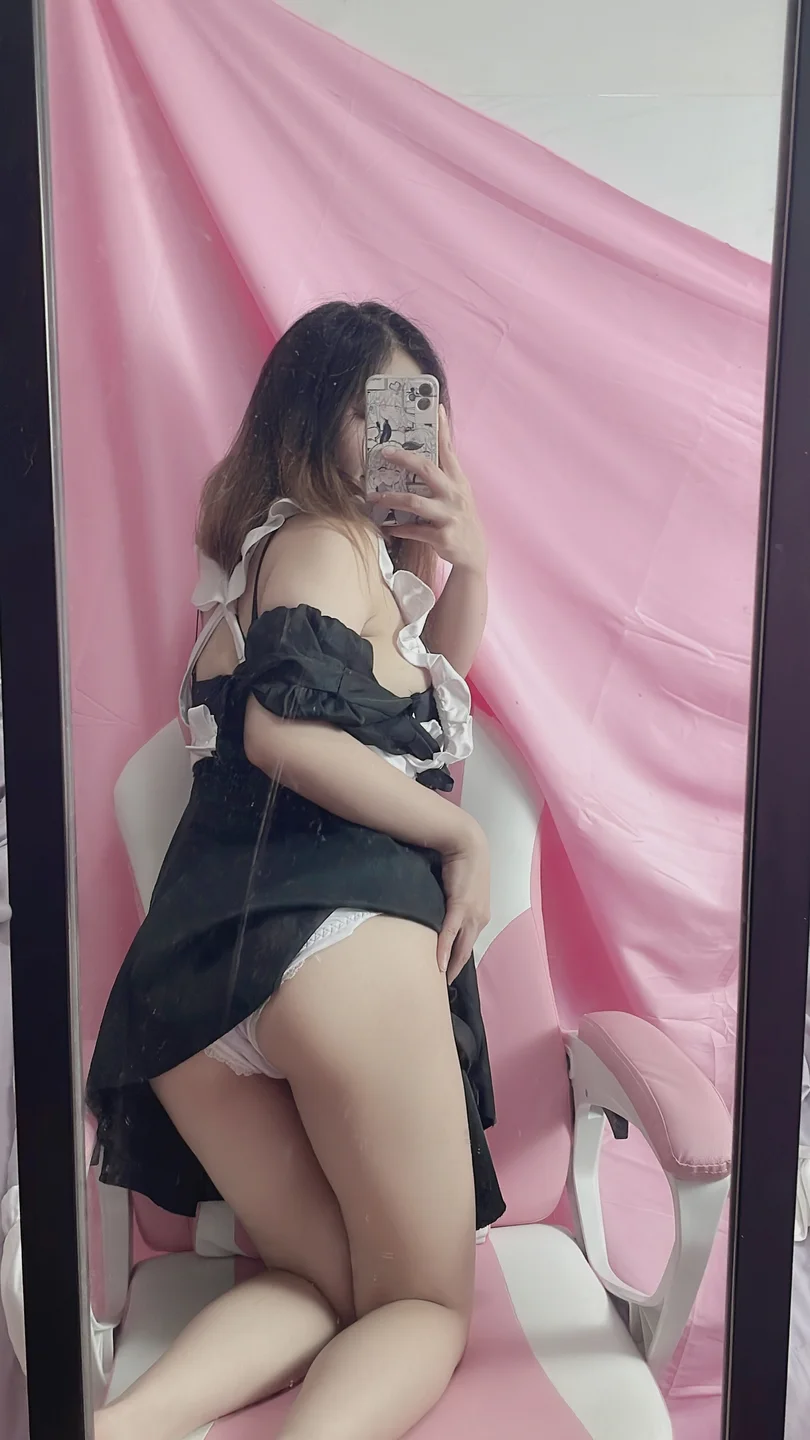 末夜787 - 女仆自拍 [24P,3V-233MB] tg@simisebaisi 【丝足阁】010.webp